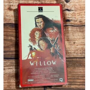 Willow VHS Movie Vintage 1988 Val Kilmer Action Adventure Mystery Movie